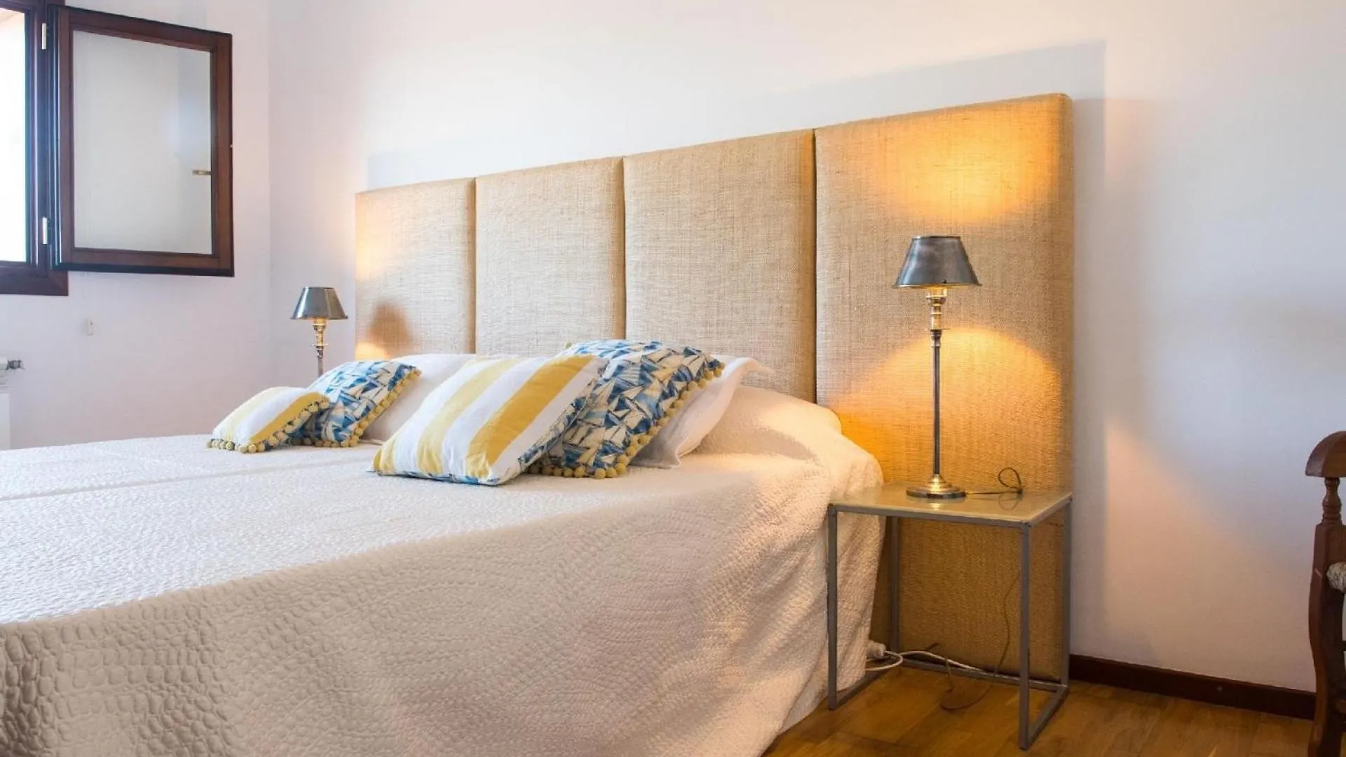 Landhausvilla Fuer 6 Personen In Porto Cristo Mallorca, 3 Schlafzimmer, Privater Pool Manacor